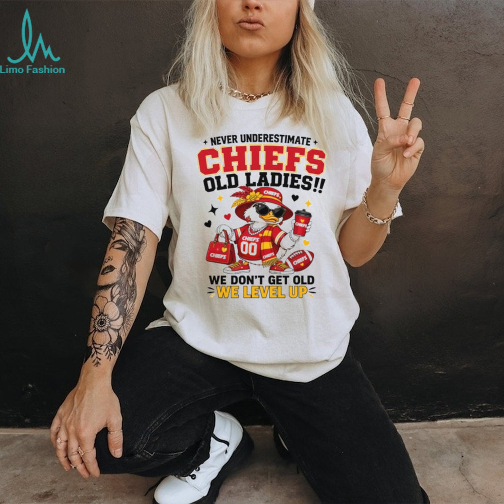 Never Underestimate A Chiefs Old Lady Level Up Duck Fan T Shirt
