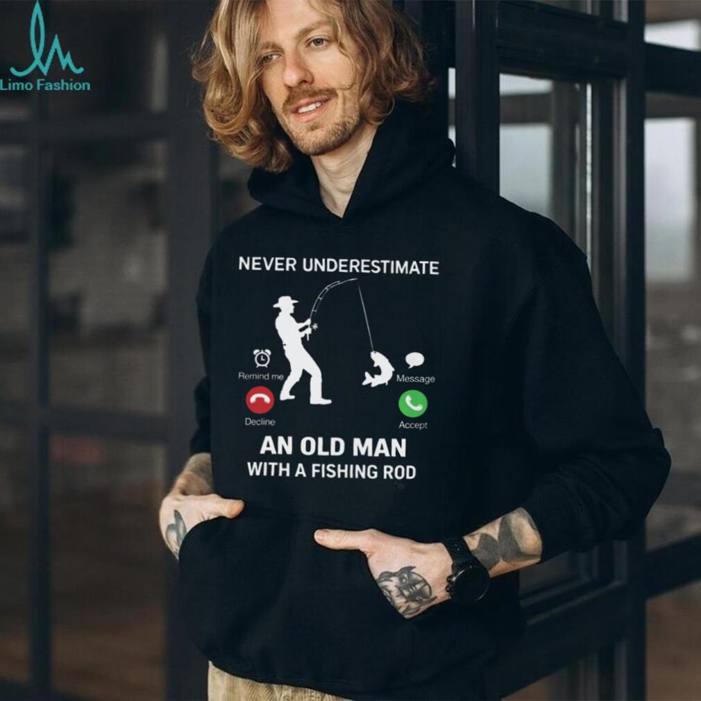 Never Underestimate An Old Man Fishing Incoming Call Design T Shirt