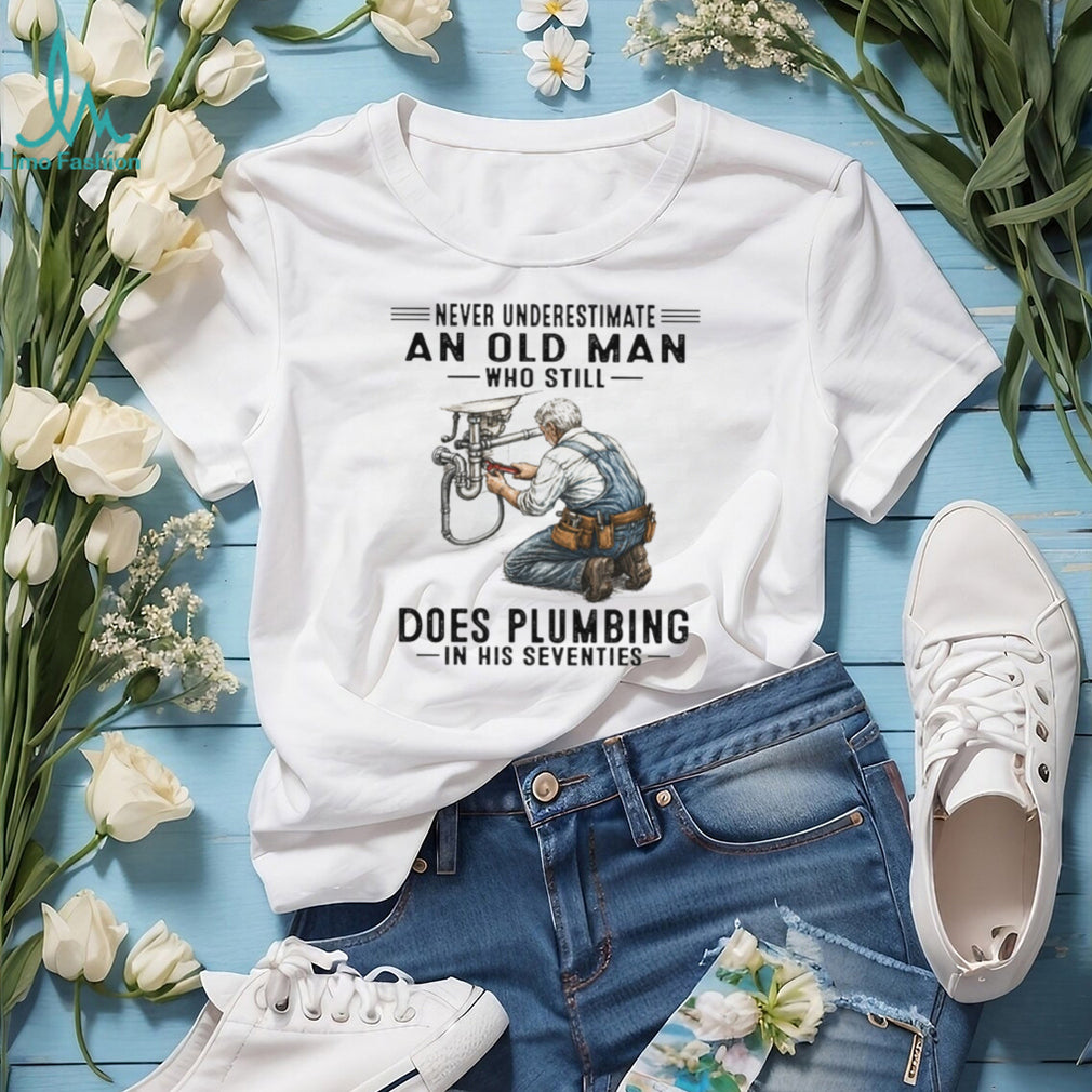 Never Underestimate An Old Man Who Does Plumbing Plumber Gift T Shirt