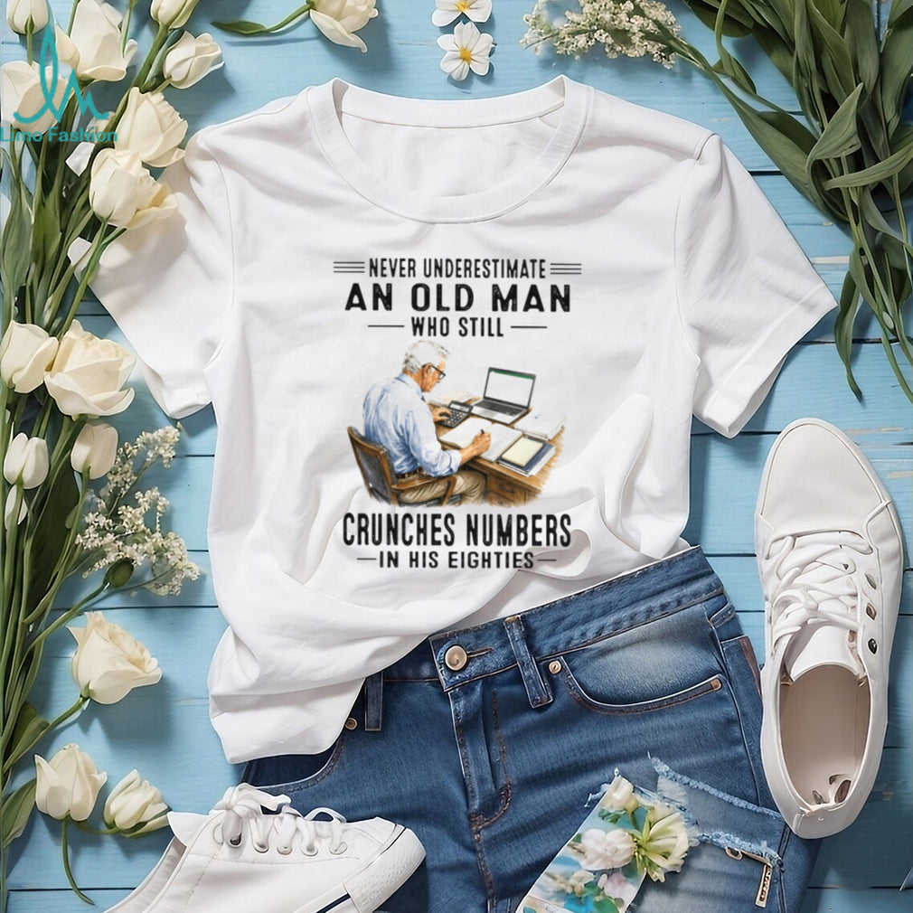 Never Underestimate An Old Man Who Still Crunches Numbers In His Eighties Retro Accountant Mathematics Gift Shirt