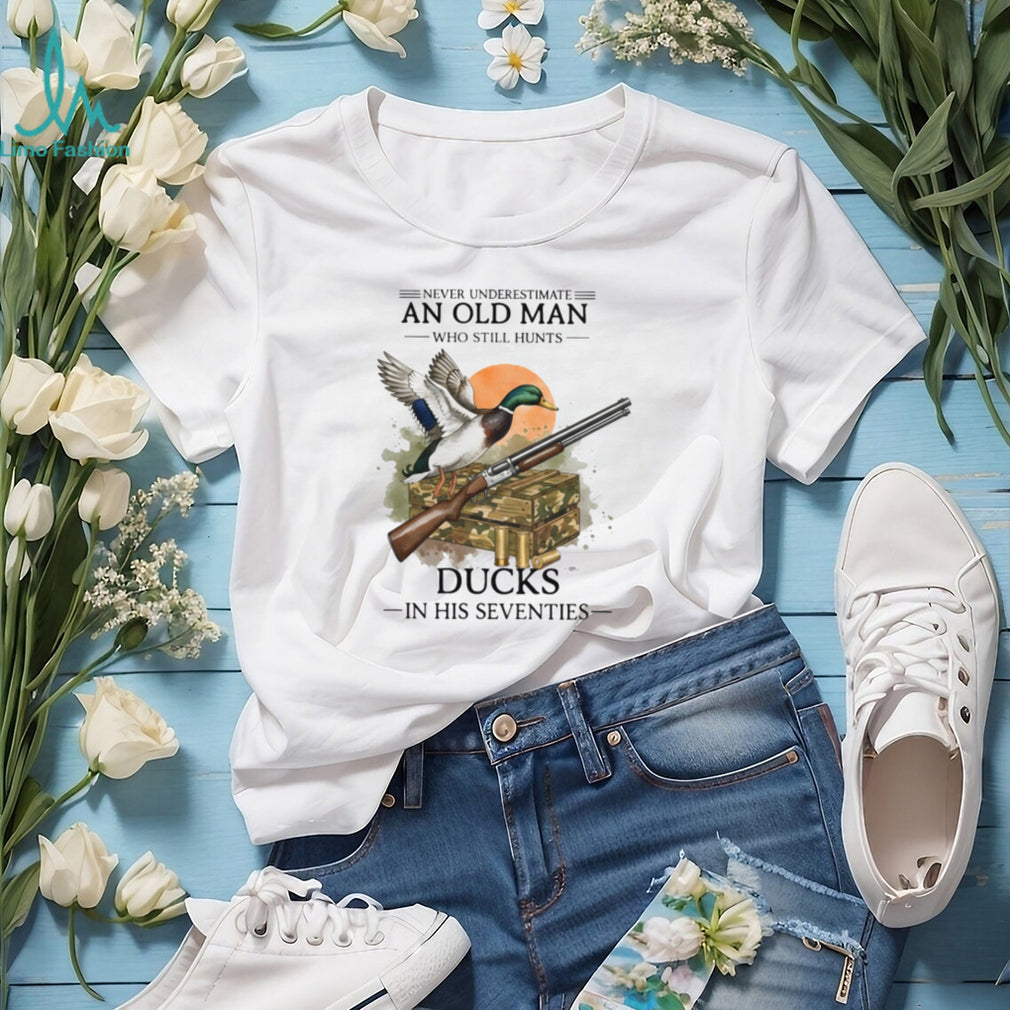 Never Underestimate An Old Man Who Still Hunts Ducks Retro Waterfowl Hunter Men Shirt