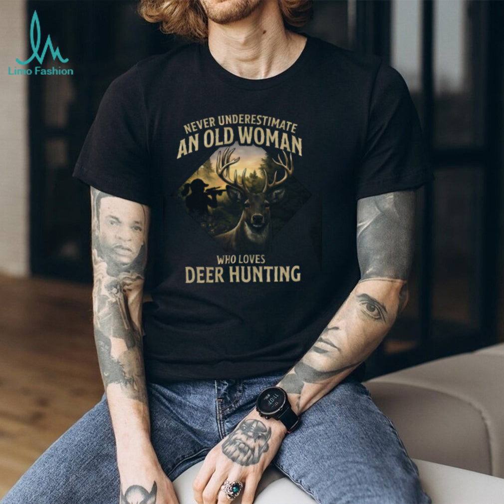 Never Underestimate An Old Woman Who Loves Deer Hunting Women’s T shirt