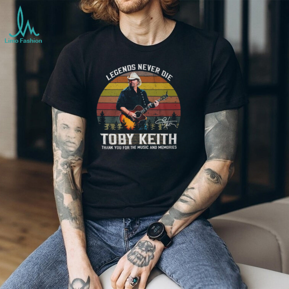 Toby Keith Legends Never Die Vintage Sunset Music & Memories Tribute T Shirt