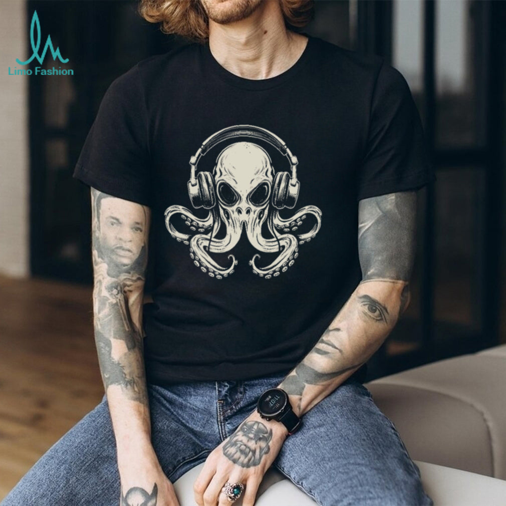 Vintage Octopus DJ Wearing Headphones Music T Shirt